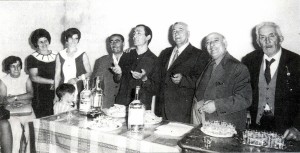 Don Achille al centro con gli emigrati, il secondo da destra Amodio Ferrante